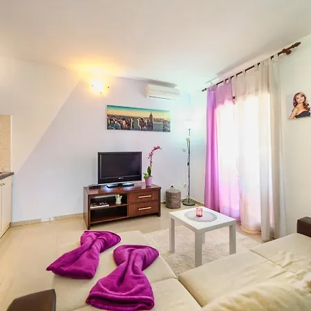 Lägenhet & Primavera Pula